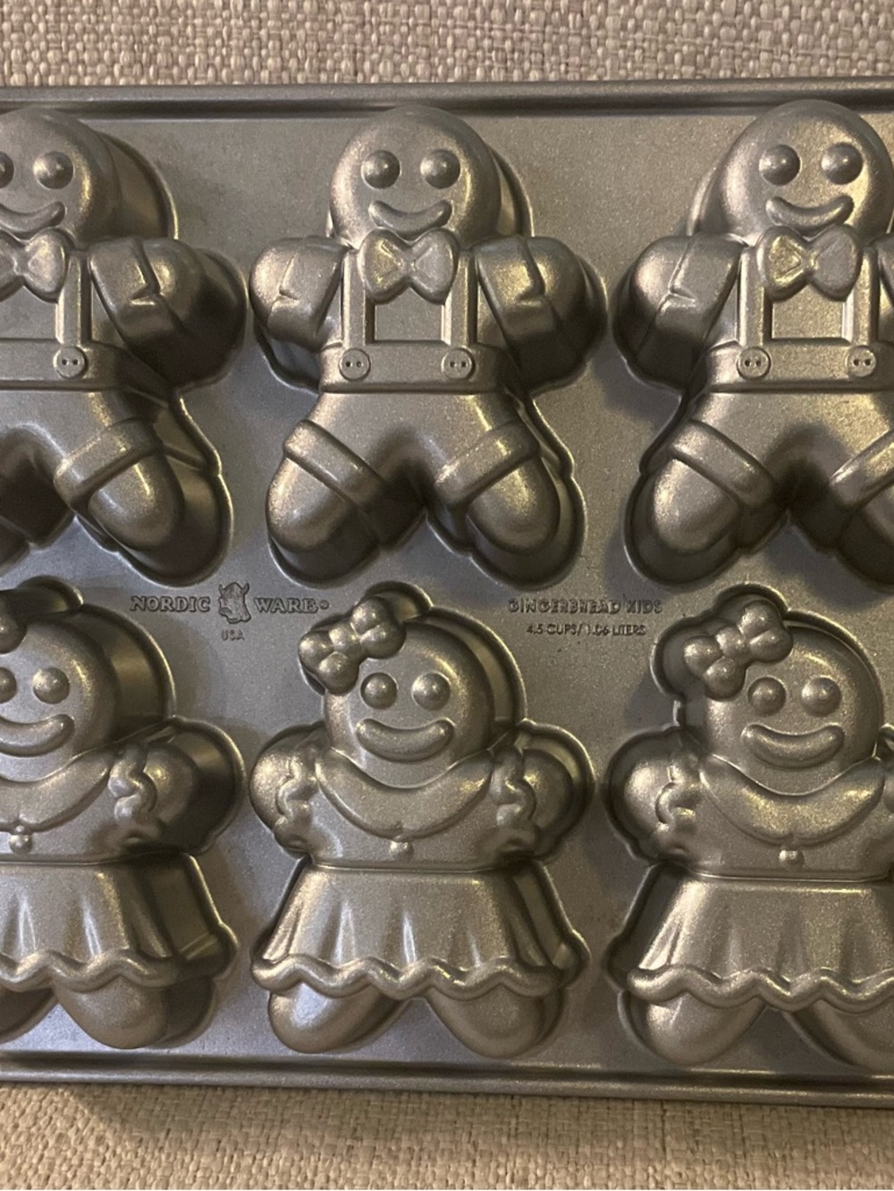 Nordic Ware Gingerbread Couple Pan NWOT